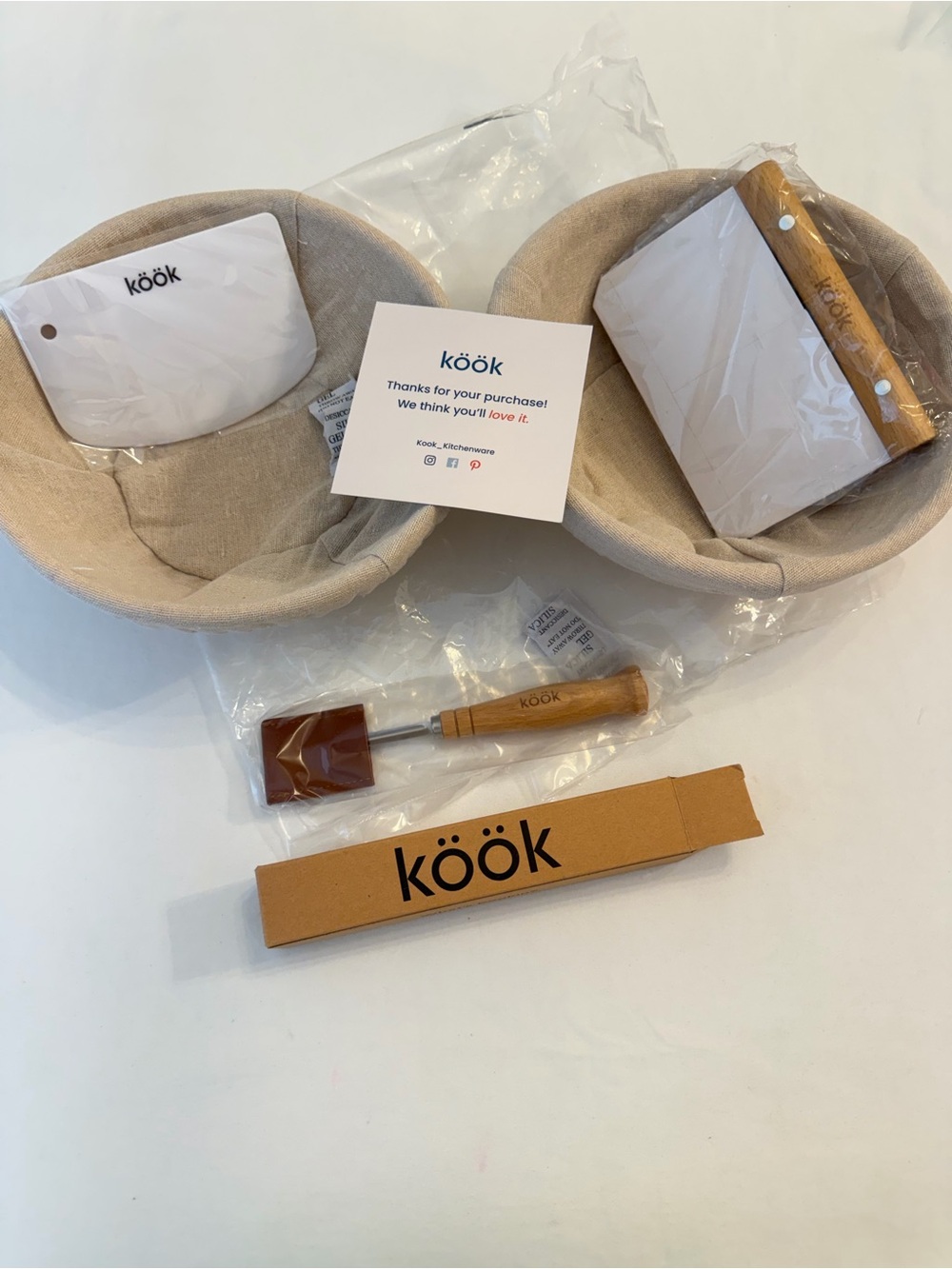 Köok Banneton Bread Proofing Set of 2 Bowls, Scraper & Scoring Lame & Case NWOB